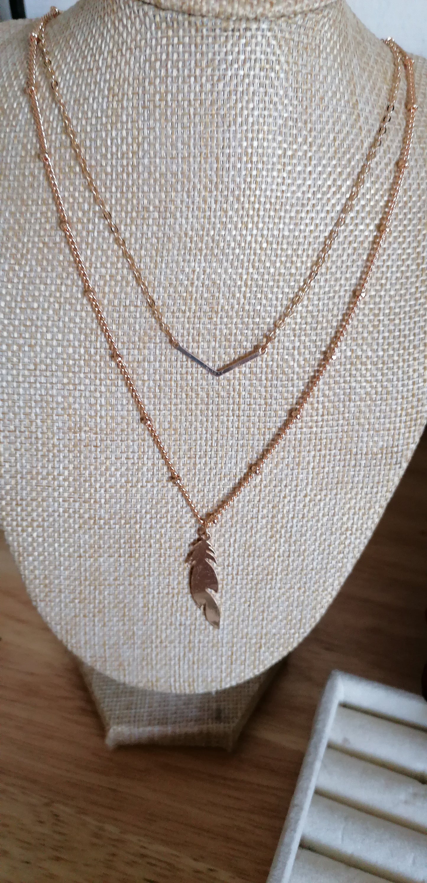 Collier plume